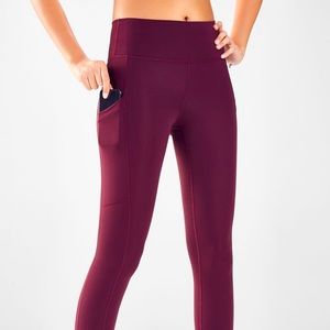 Maroon leggings with pockets
